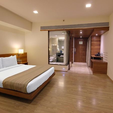 Temple Tree Hotel Ширди Экстерьер фото