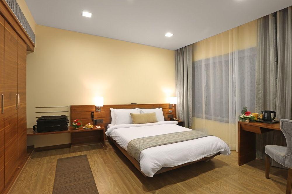 Temple Tree Hotel Ширди Экстерьер фото
