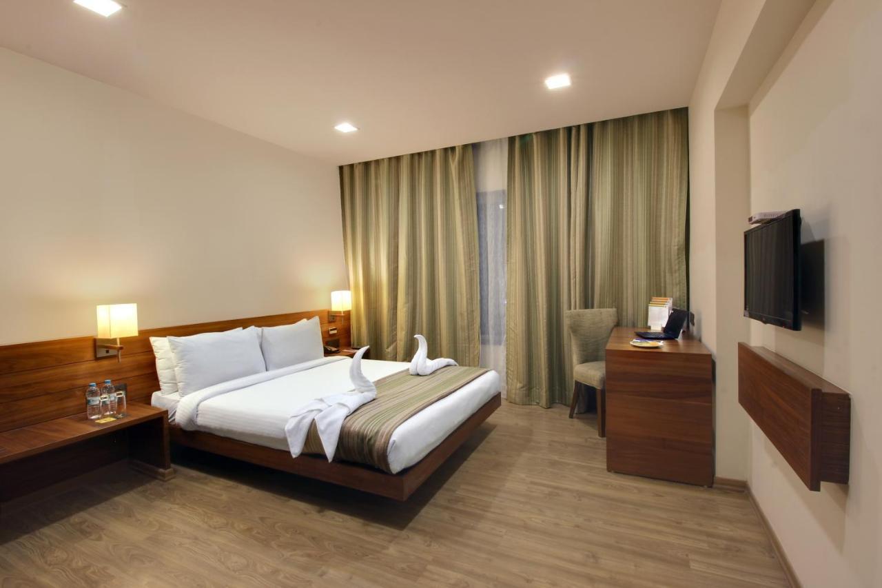 Temple Tree Hotel Ширди Экстерьер фото