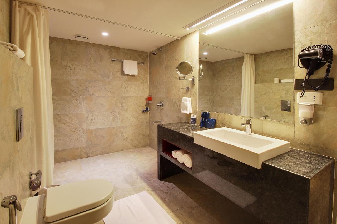 Temple Tree Hotel Ширди Экстерьер фото