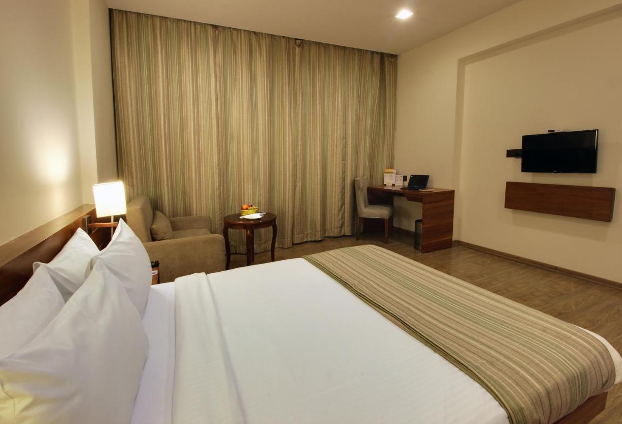Temple Tree Hotel Ширди Экстерьер фото