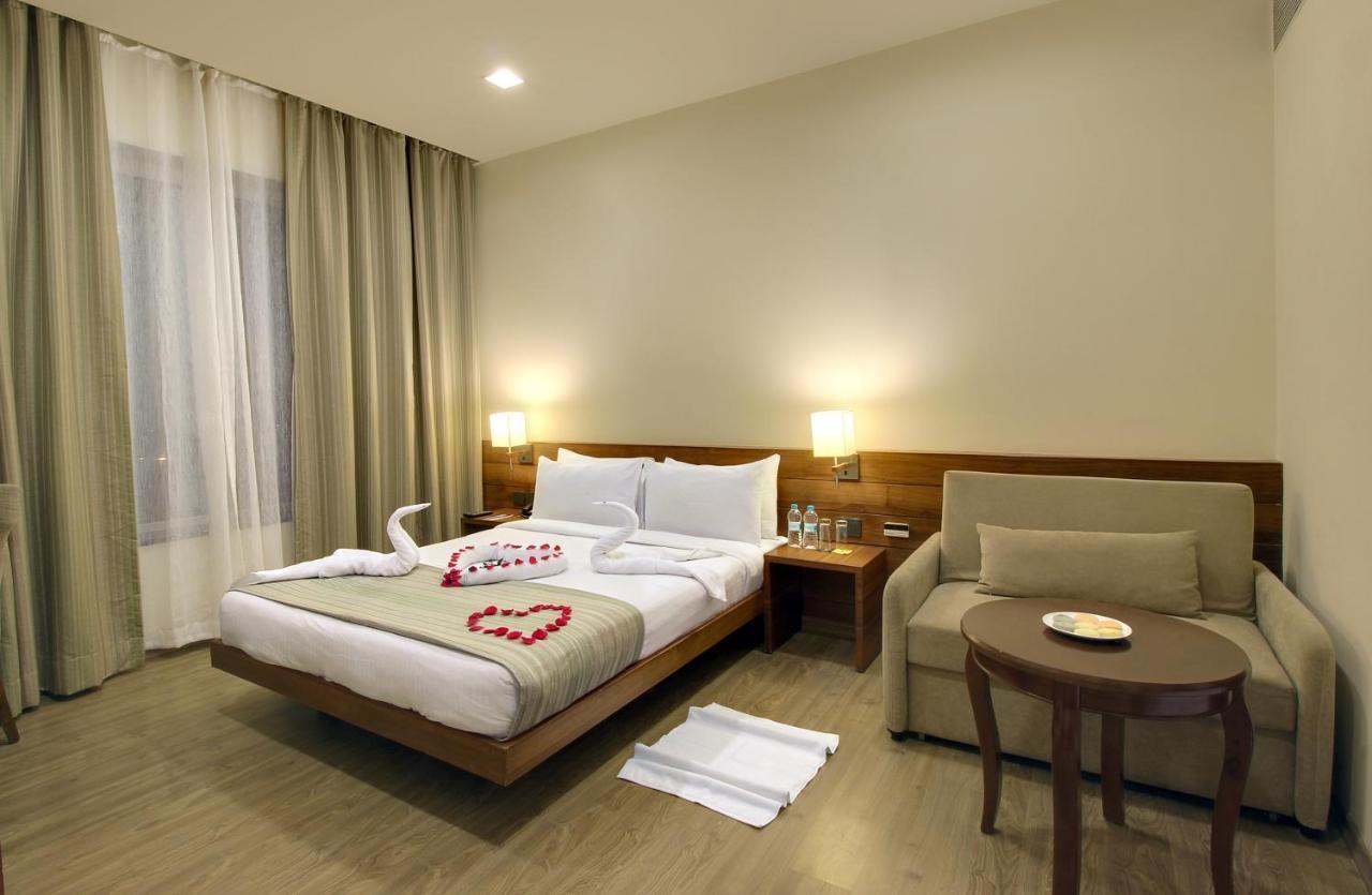 Temple Tree Hotel Ширди Экстерьер фото