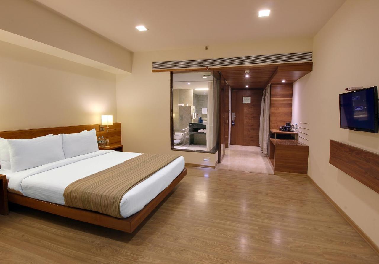 Temple Tree Hotel Ширди Экстерьер фото