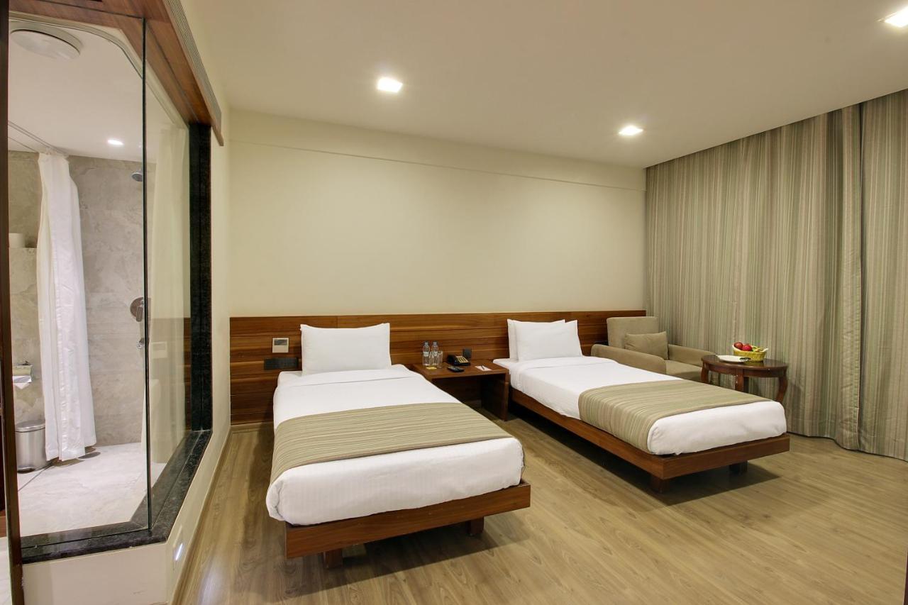Temple Tree Hotel Ширди Экстерьер фото