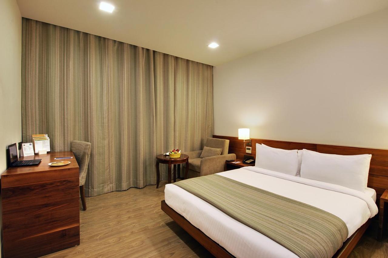 Temple Tree Hotel Ширди Экстерьер фото
