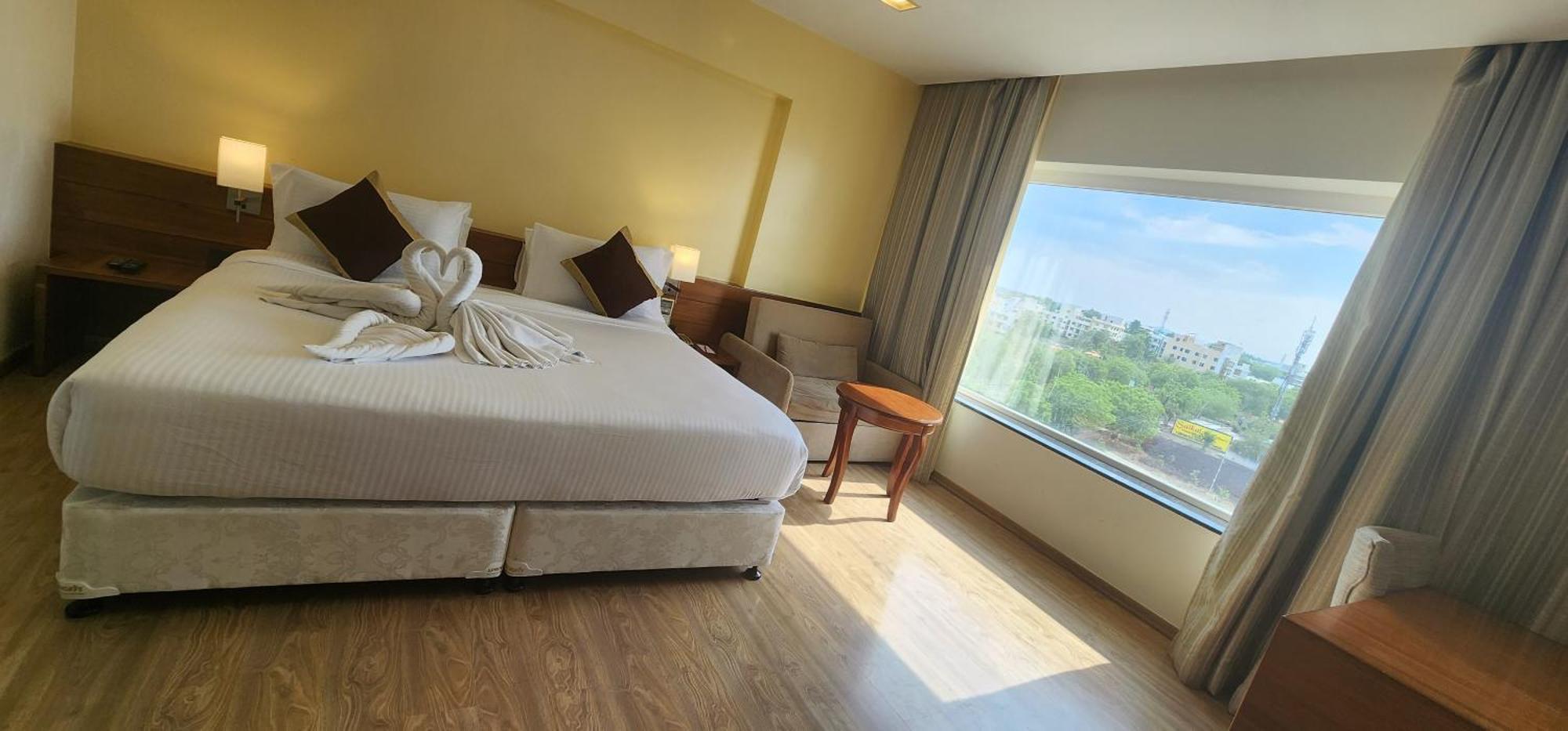 Temple Tree Hotel Ширди Экстерьер фото