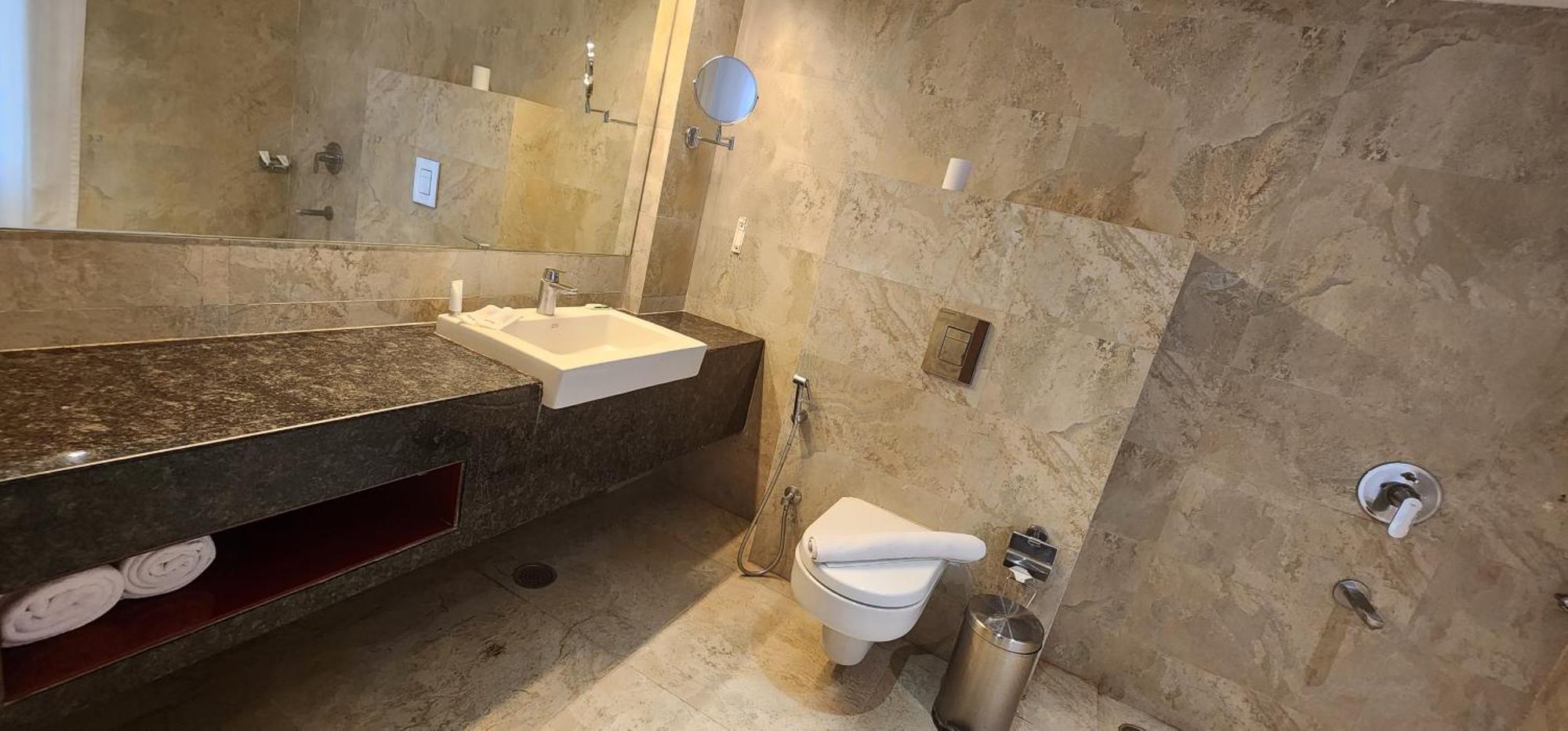 Temple Tree Hotel Ширди Экстерьер фото