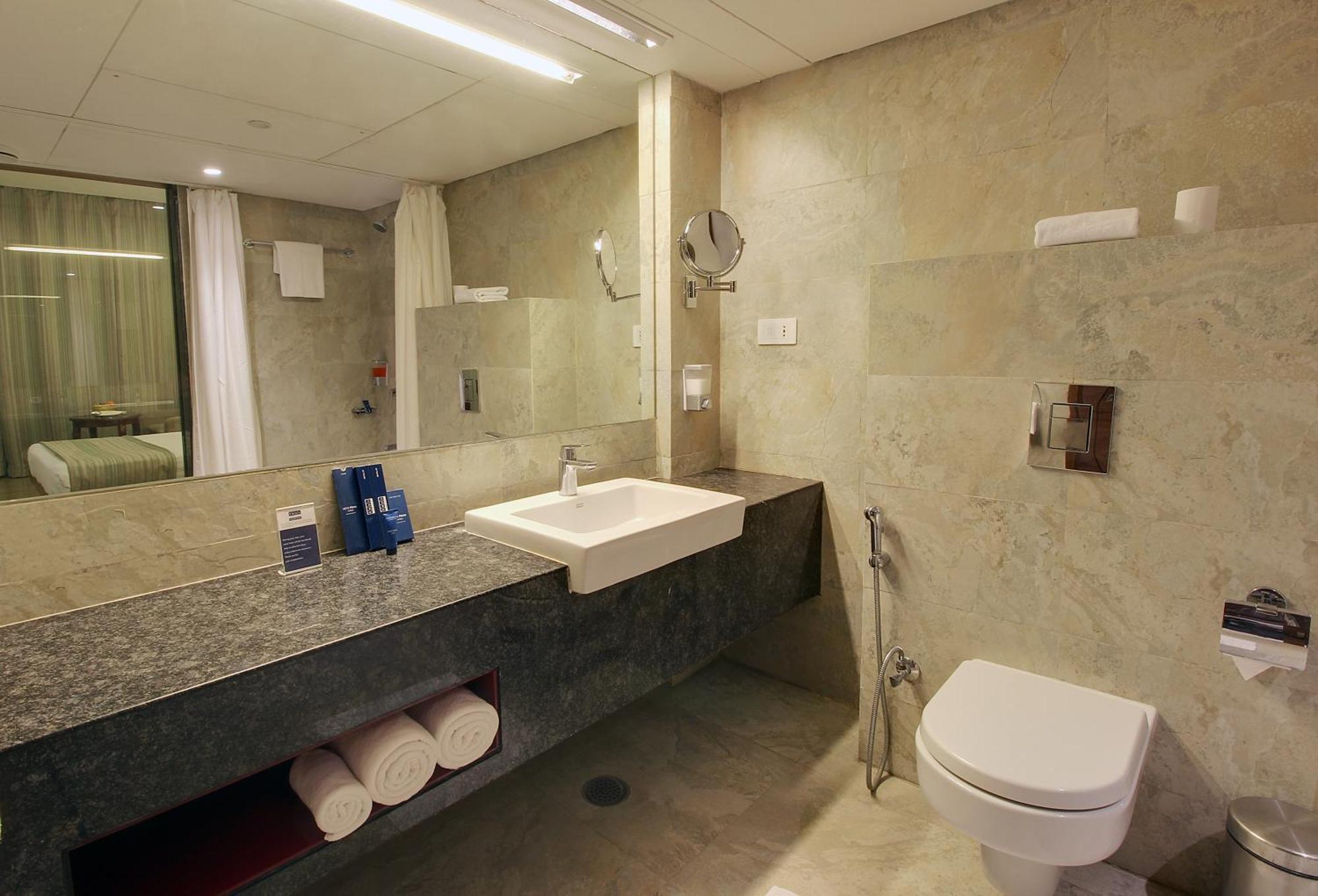 Temple Tree Hotel Ширди Экстерьер фото