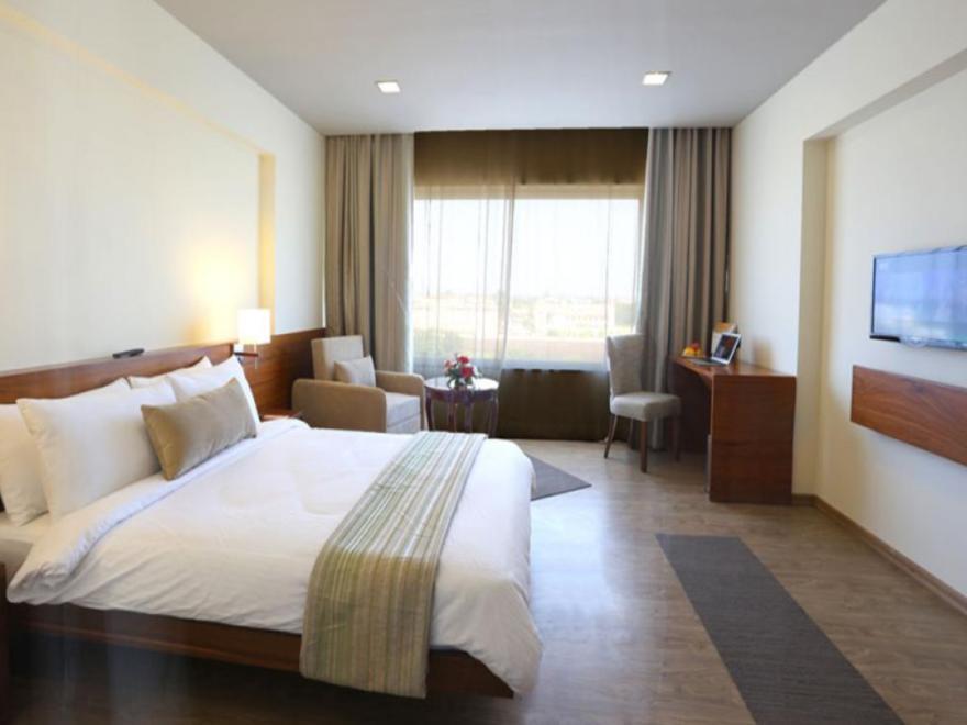 Temple Tree Hotel Ширди Экстерьер фото