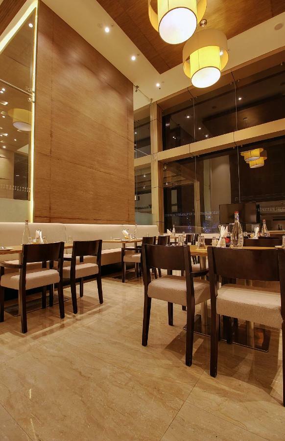 Temple Tree Hotel Ширди Экстерьер фото
